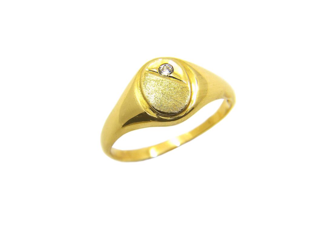 Ματ Χρυσό Ανδρικό Δαχτυλίδι 14Κ με οβά πέτρα στο κέντρο και ένα ζιρκόν