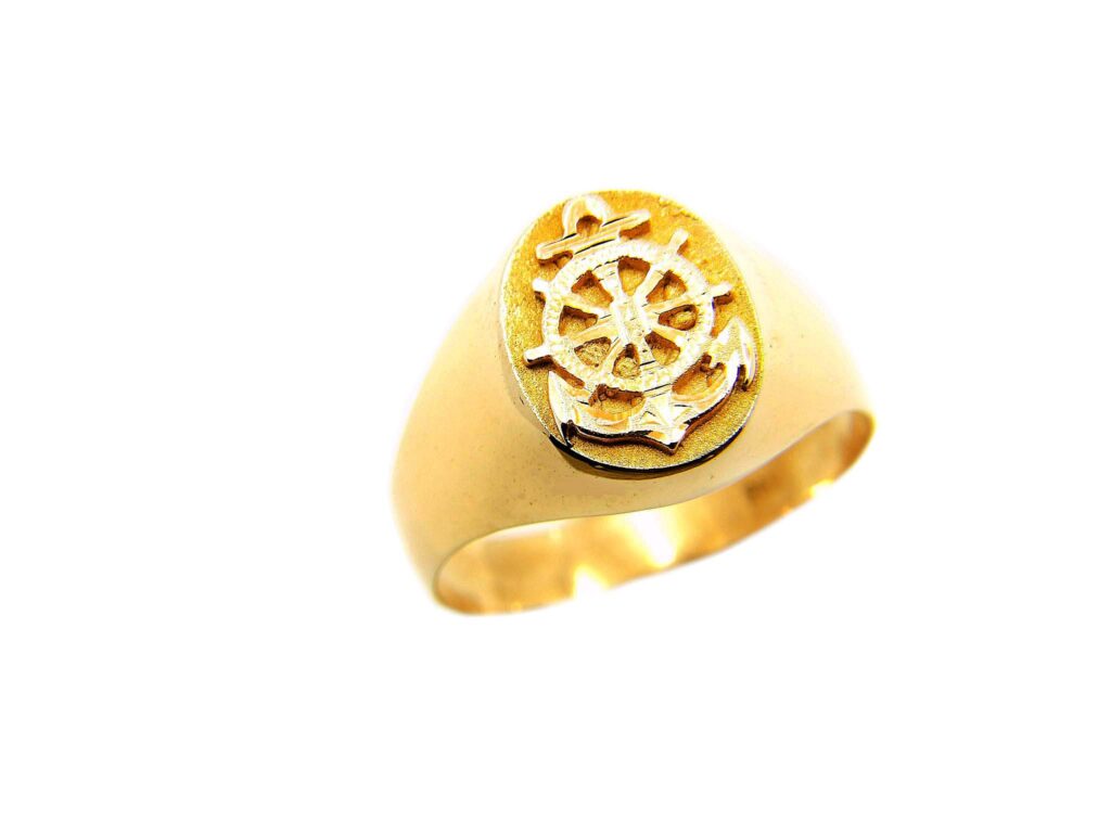 Χρυσό Ανδρικό Δαχτυλίδι 14Κ με ανάγλυφη άγκυρα πάνω σε ματ φόντο